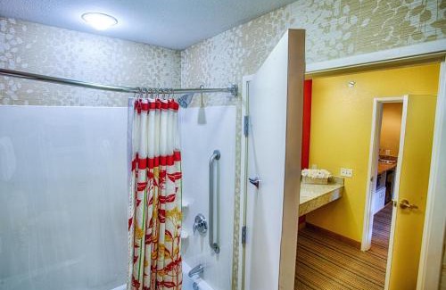 Moorhead Hotel | Welcoming Courtyard Fargo Moorhead: Pet-Friendly & Pool Access
