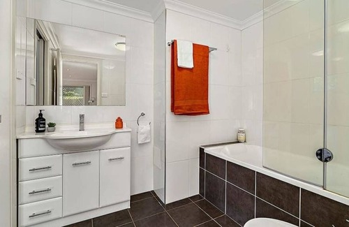 Turner Apartment | Courtyard ground floor Apt 2 Bed, 1 Bath, 1 Car