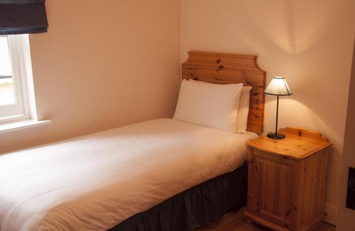 Bettystown House | Family-Friendly Retreat at Courtyard Holiday Cottages No 9