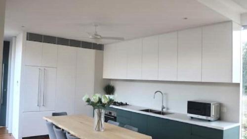 Hawks Nest House | Family-Friendly Courtyard House On Mungo Awaits You
