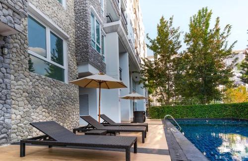 Mu Si Apartment | Inviting Courtyard Khaoyai by August: Pool & Ocean Views