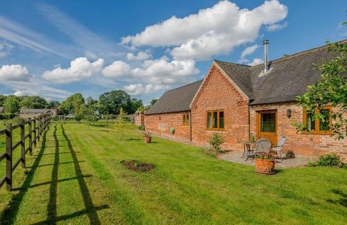 Edwinstowe House | Experience Family Comfort at Courtyard Lodge - 5-Star Stay