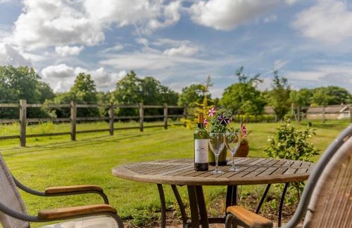 Edwinstowe House | Experience Family Comfort at Courtyard Lodge - 5-Star Stay