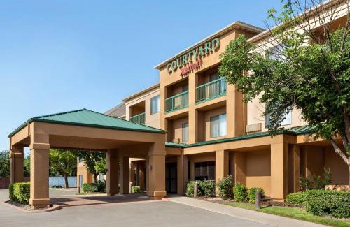 Lubbock Hotel | Relaxing Retreat at Courtyard Lubbock with Pool & Hot Tub