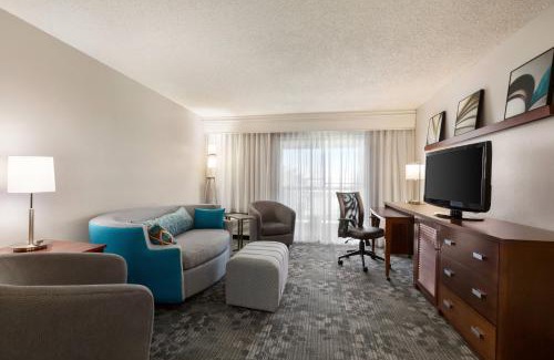 Lubbock Hotel | Relaxing Retreat at Courtyard Lubbock with Pool & Hot Tub
