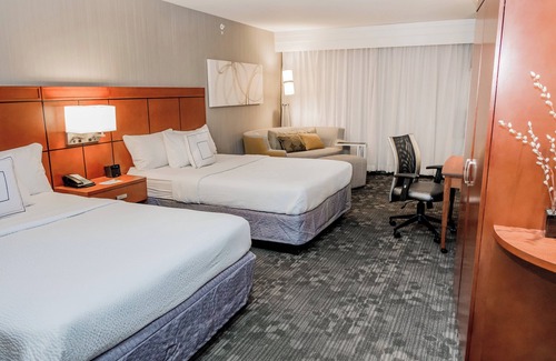Lafayette Hotel | Discover Comfort at Courtyard Marriott Lafayette with Pool & Spa