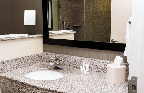 Lafayette Hotel | Discover Comfort at Courtyard Marriott Lafayette with Pool & Spa