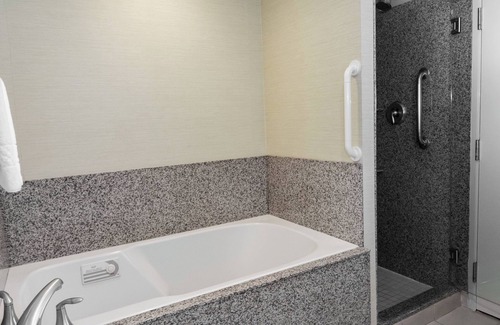 Lafayette Hotel | Discover Comfort at Courtyard Marriott Lafayette with Pool & Spa