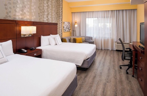 Hesperia Hotel | Discover Courtyard Marriott Victorville: Pool and Dining Awaits