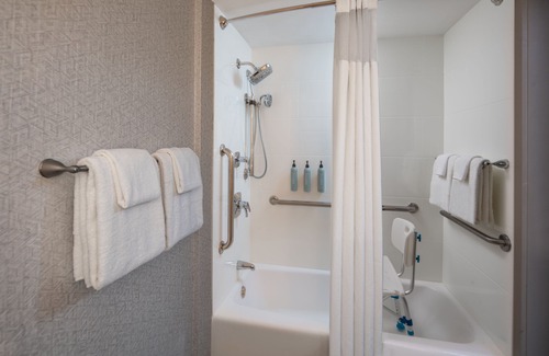 Coral Gables Section Hotel | Stylish Courtyard Miami in Coral Gables with Pool & Spa