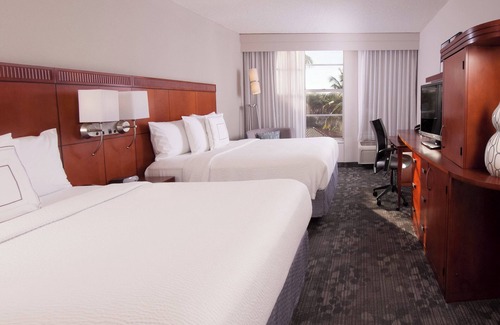 Coral Gables Section Hotel | Stylish Courtyard Miami in Coral Gables with Pool & Spa