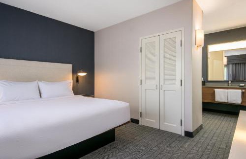 Grant Creek Hotel | Inviting Courtyard Missoula: Relax by the Oceanfront Pool