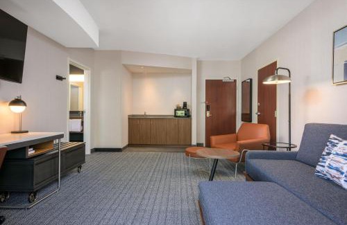 Grant Creek Hotel | Inviting Courtyard Missoula: Relax by the Oceanfront Pool