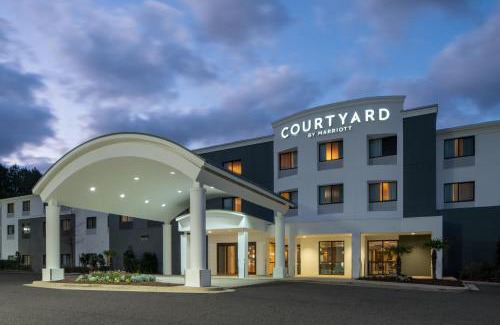 Spanish Fort Hotel | Exceptional Courtyard Mobile Spanish Fort with Pool & Dining