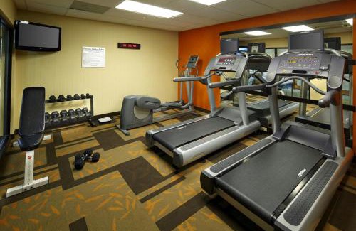 Newark Hotel | Cozy Courtyard Newark Granville with Pool and Ocean Views