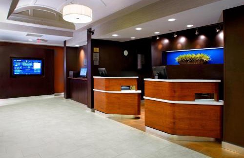 Newark Hotel | Cozy Courtyard Newark Granville with Pool and Ocean Views