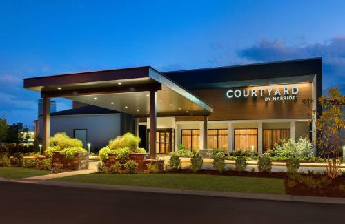 Wayne Hotel | Discover Courtyard Philadelphia Devon/Villanova: Family-Friendly Retreat