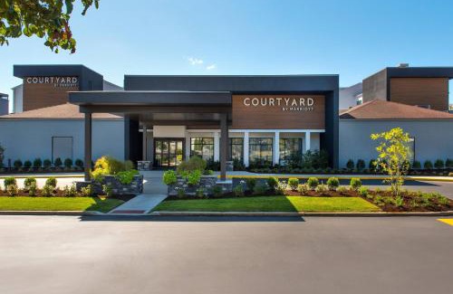 Wayne Hotel | Discover Courtyard Philadelphia Devon/Villanova: Family-Friendly Retreat
