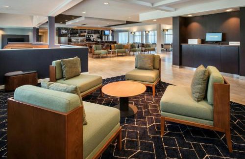 Wayne Hotel | Discover Courtyard Philadelphia Devon/Villanova: Family-Friendly Retreat