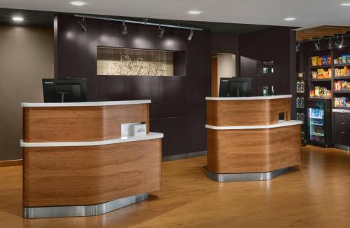 Wayne Hotel | Welcoming Courtyard Philadelphia Valley Forge with Pool & Dining