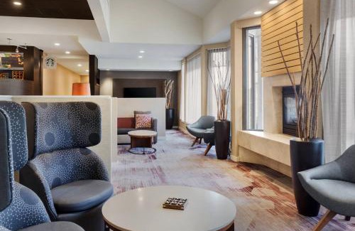Wayne Hotel | Welcoming Courtyard Philadelphia Valley Forge with Pool & Dining