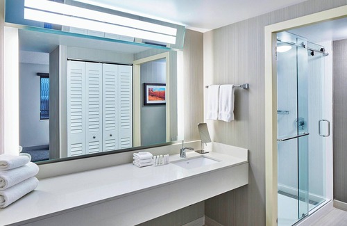 Lloyd District Hotel | Pet-Friendly Stay at Courtyard Portland Downtown/Convention Center