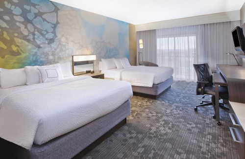 Somerset Hotel | Inviting Courtyard Somerset by Marriott with Pool & Spa