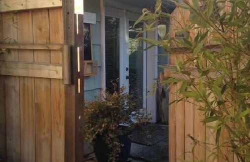 Langley Apartment | Oceanfront Courtyard Studio Apt - Guest Rated 9.8/10