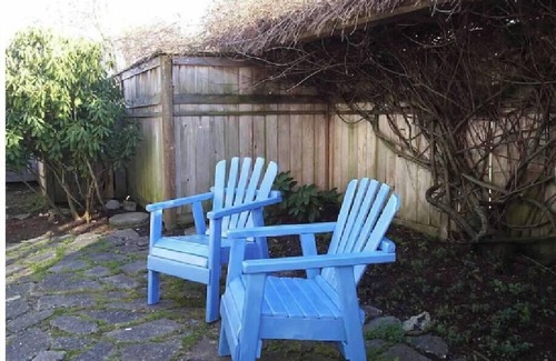 Langley Apartment | Oceanfront Courtyard Studio Apt - Guest Rated 9.8/10