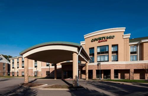 Norfolk - Virginia Beach Hotel | Comfortable Courtyard Suffolk Chesapeake with Pool & Dining
