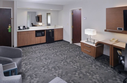 Suwanee Hotel | Relaxing Retreat at Courtyard Suwanee by Marriott