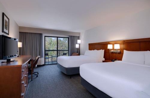 Bearss Plaza Hotel | Relax at Courtyard Tampa North with Pool and Family Amenities
