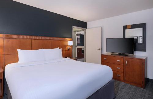 Bearss Plaza Hotel | Relax at Courtyard Tampa North with Pool and Family Amenities