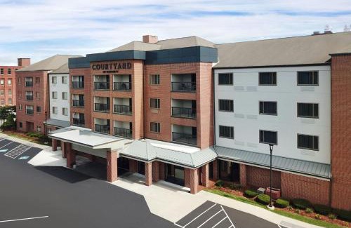 Worcester Hotel | Exceptional Courtyard Worcester with Oceanfront Pool Access