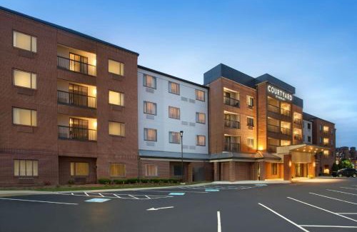 Worcester Hotel | Exceptional Courtyard Worcester with Oceanfront Pool Access