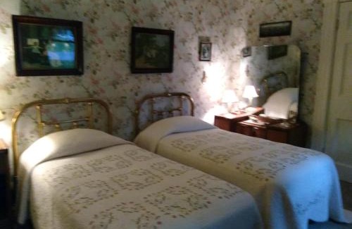 Websterville Bed & Breakfast | Charming Couture Farm at Millstone Hill: Family-Friendly Retreat