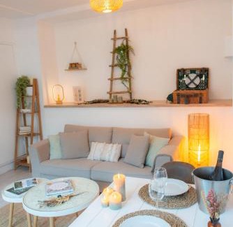Vezins Bed & Breakfast | Escape to Couvent des Cordelières with Spa & Dining Options