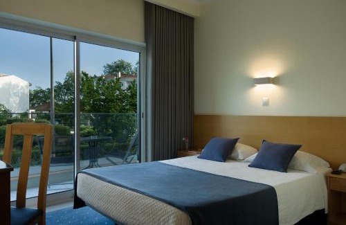 Fatima Hotel | Welcoming Cova da Iria Hotel with Family-Friendly Amenities
