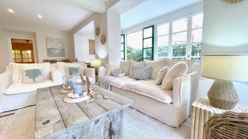 Covas Ski Chalet | Experience Relaxation at Covas Seabreeze Cottage - 4 Star Stay