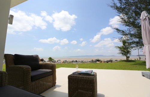 Santubong Resort | Oceanfront Escape at Cove 55 with Pool and Restaurant
