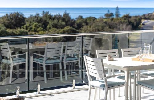 Forster Apartment | Discover Cove 603: Family-Friendly Retreat with Pool Access