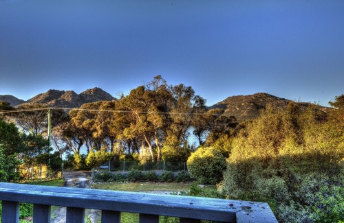 Coles Bay Apartment | Beautiful Cove Beach Apartment 2 with Ocean Views & Spa