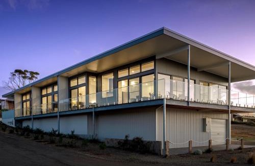 Penneshaw Apartment | Cove Landing Marina Apartments 1,2&3 Sleeps 12