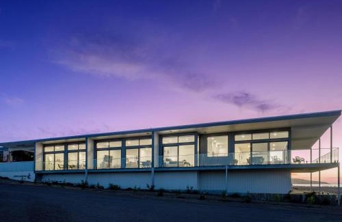 Penneshaw Apartment | Cove Landing Marina Apartments 1,2&3 Sleeps 12