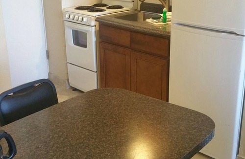 Seabreeze Park Hotel | Beachside Oasis at Cove Motel Oceanfront with Pool Access