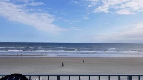 Seabreeze Park Hotel | Oceanfront Cove Motel: Family-Friendly with Pool Access