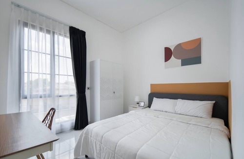 Mampang Prapatan Hotel | Cozy Cove River Haus with Family-Friendly Amenities