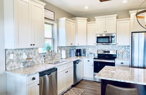 Table Rock House | Lakeview Retreat with Pool Table and Family-Friendly Fun