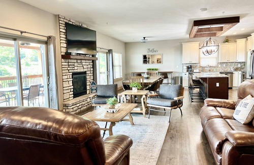 Table Rock House | Lakeview Retreat with Pool Table and Family-Friendly Fun