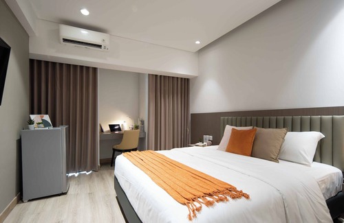 Semanggi Hotel | Discover Cove The Day: Family-Friendly with Pool & Breakfast